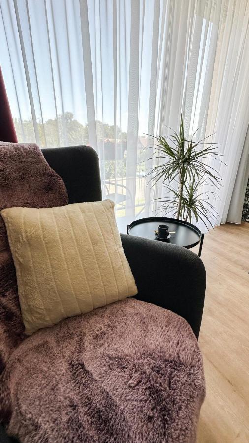 Linden Apartman 107 Glamour (Adults Only) Mosonmagyarovar Exterior photo